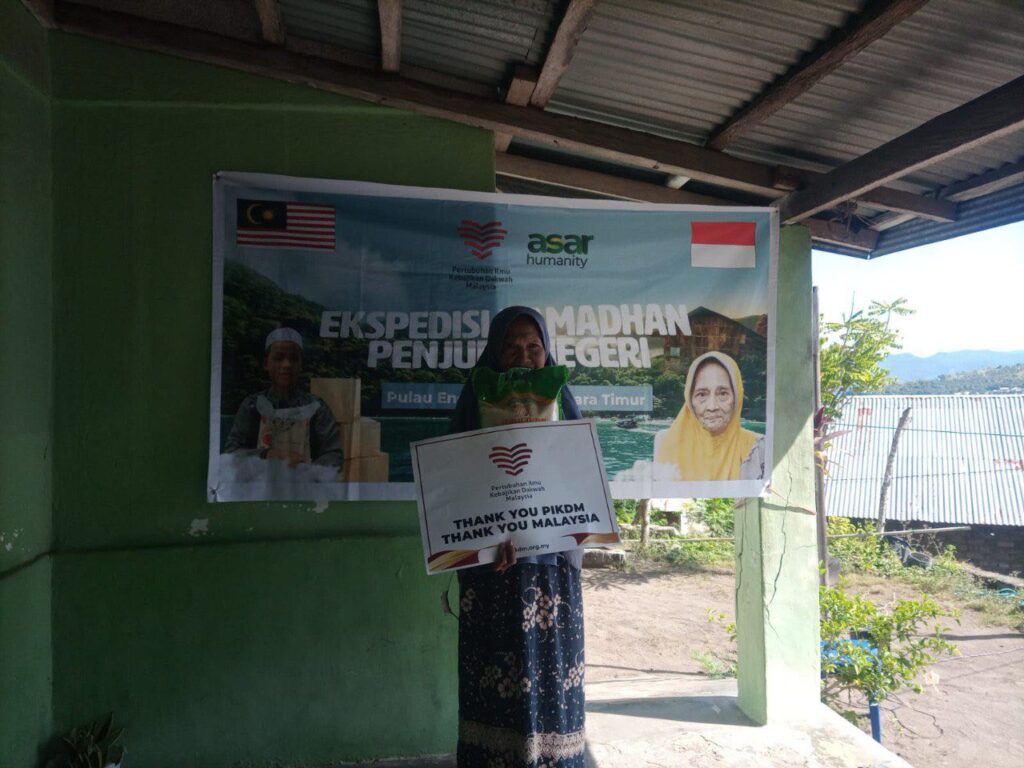 Laporan program ramadan pengagihan beras pikdm di pulau ende nusa tenggara timur indonesia (2)