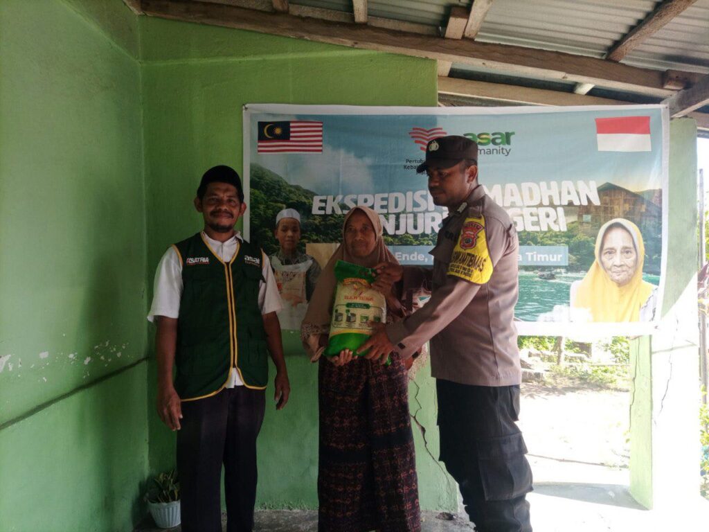 Laporan program ramadan pengagihan beras pikdm di pulau ende nusa tenggara timur indonesia (5)