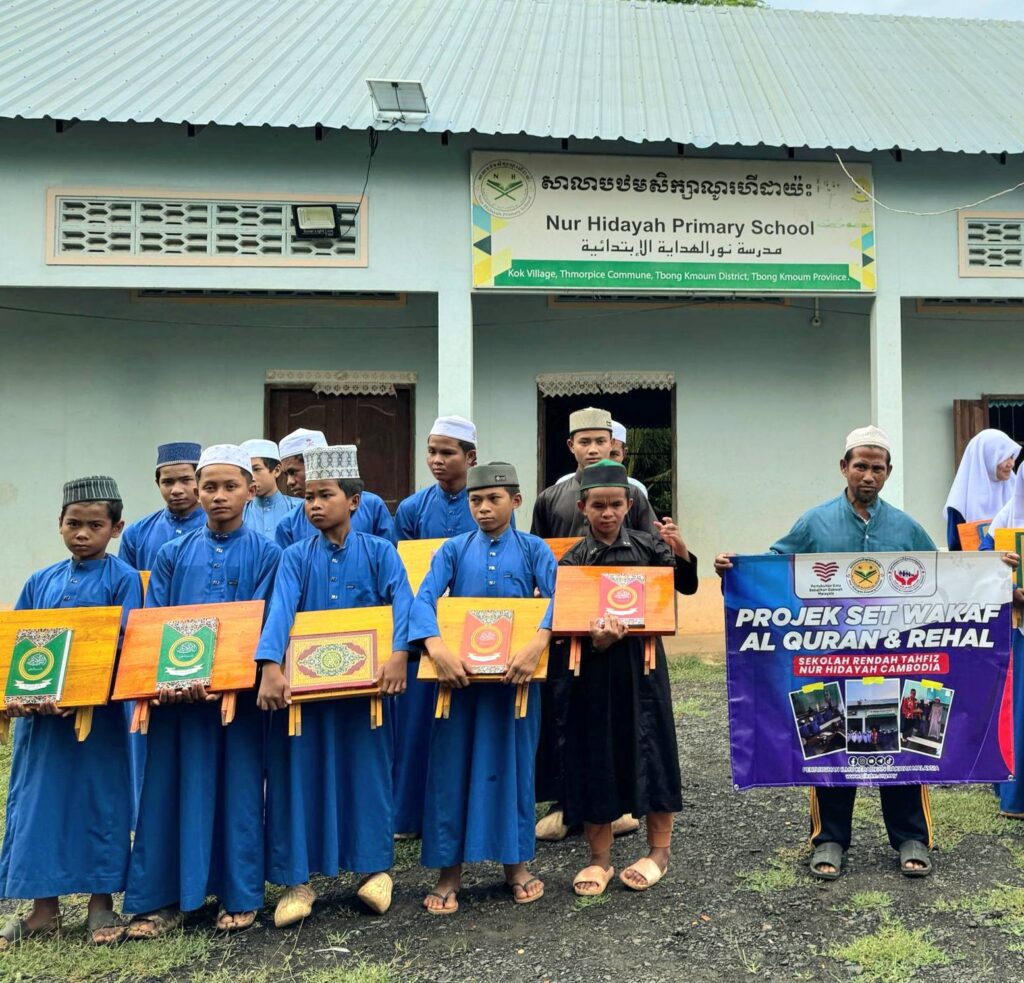 Projek set wakaf al quran dan rehal (3)