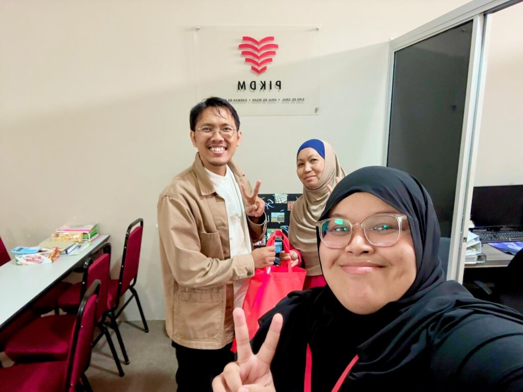 Kunjungan mahabbah tuan amin shodik ke pikdm (8)