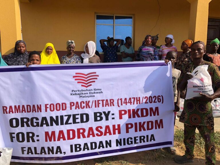 Agihan 100 Pek Komuniti Madrasah PIKDM Falana Ibadan Nigeria (1)