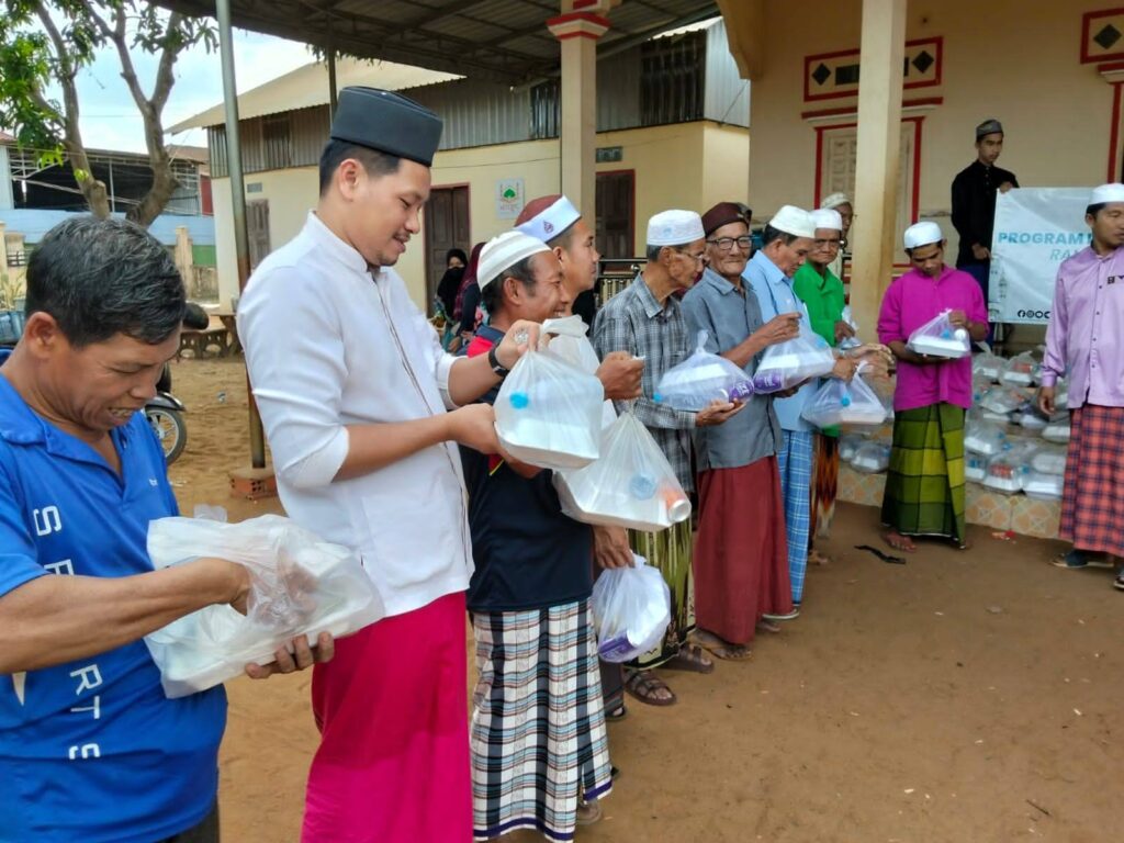 Agihan Iftar Pek Asnaf Komuniti Kg Phum Thmey Cambodia (12)
