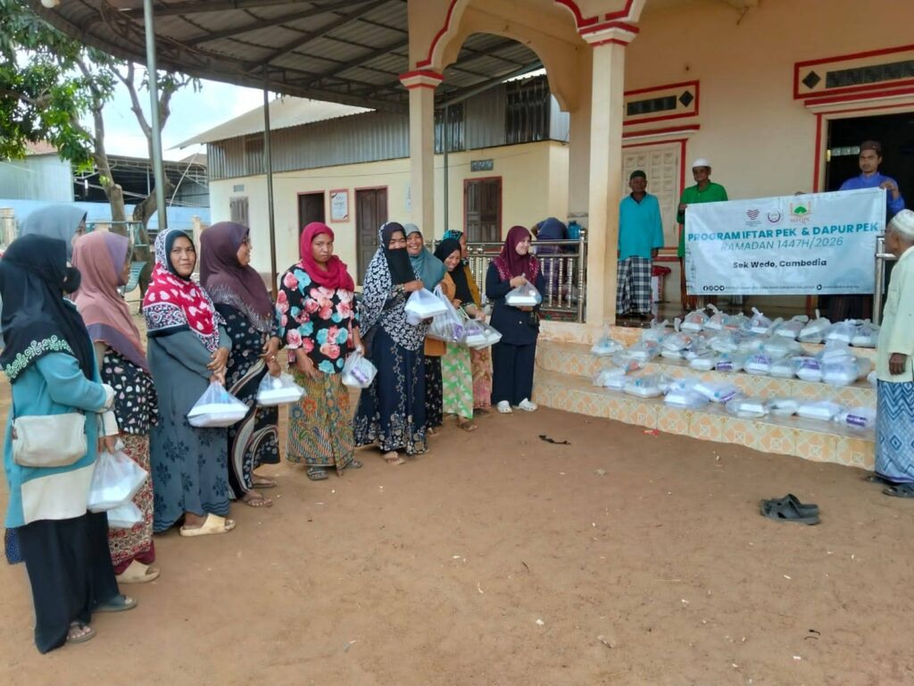 Agihan Iftar Pek Asnaf Komuniti Kg Phum Thmey Cambodia (2)