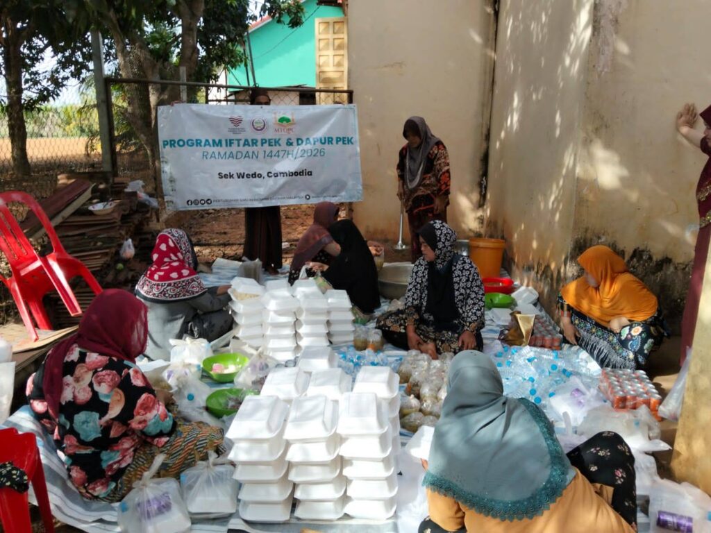 Agihan Iftar Pek Asnaf Komuniti Kg Phum Thmey Cambodia (21)