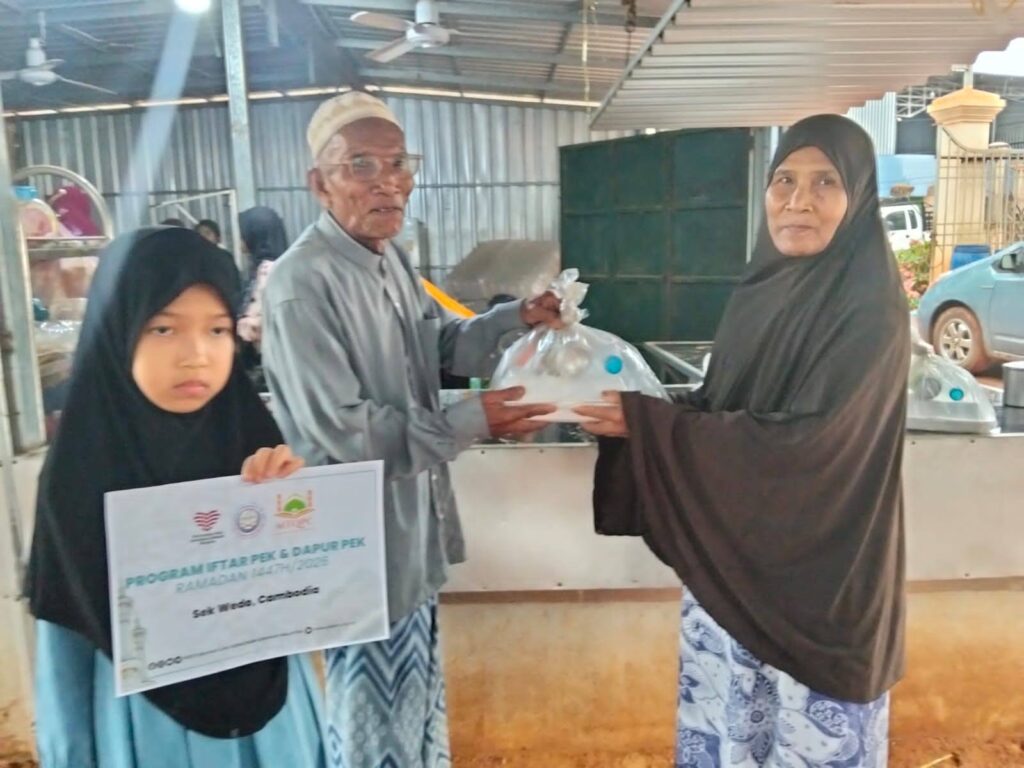 Agihan Iftar Pek Asnaf Komuniti Kg Phum Thmey Cambodia (36)